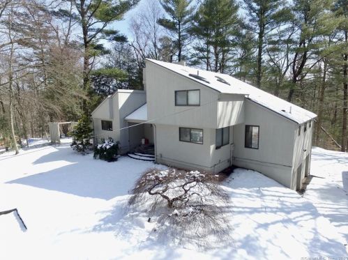 106 Quarry Rd, Glastonbury, CT 06033-3829