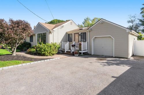 6 Apollo St, Warwick, RI 02888-5004