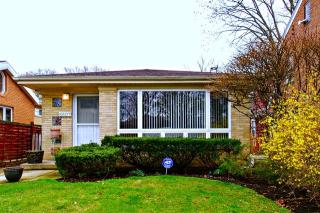 8607 Springfield Ave, Skokie, IL 60076-2215