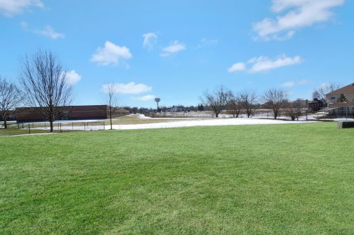 1198 Knollwood Dr, Carol Stream, IL 60188-2943