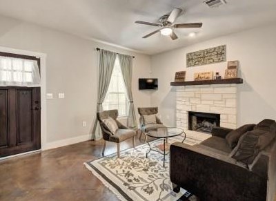 1011 38th St, Austin, TX 78751-1834