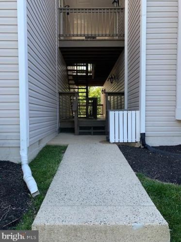 7701 Lexton Pl, Springfield, VA 22152-3834