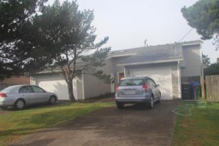 1027 Lake St, Newport OR  97365-3224 exterior