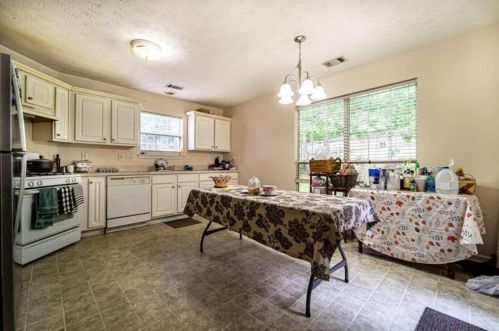 420 Gresham Dr, Stockbridge GA  30281-7715 exterior