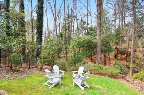 2672 Ellwood Dr, Atlanta GA  30305-3866 exterior
