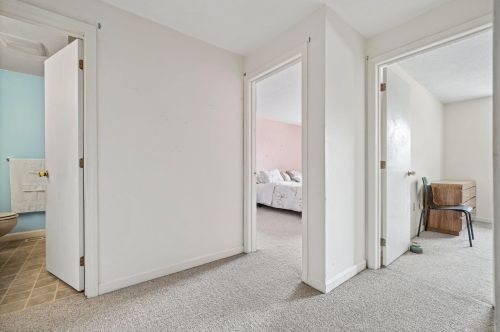 407 Elmwood Dr, Hudson NH  03051-3242 exterior