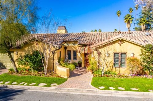 245 Grand View Dr, Redlands, CA 92373-6841
