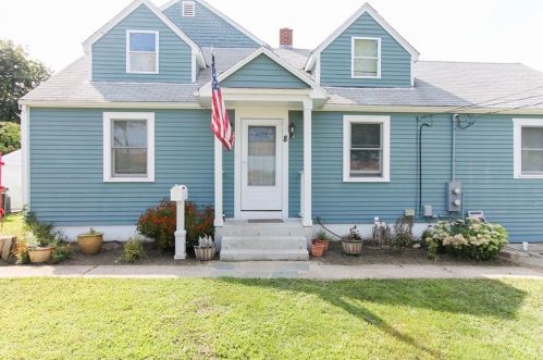 8 Yarnell Ave, Middletown, RI 02842-4825