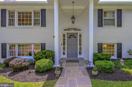 328 River Bend Rd, Great Falls, VA 22066-4140