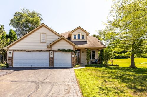 955 Deer Path Dr, Antioch, IL 60002-2499