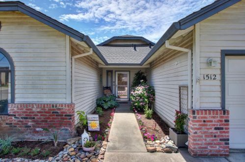 1512 Amber Leaf Way, Lodi, CA 95242-4405