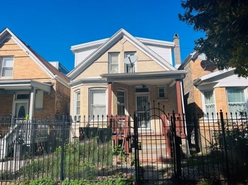 3518 Pierce Ave, Chicago, IL 60651-2211