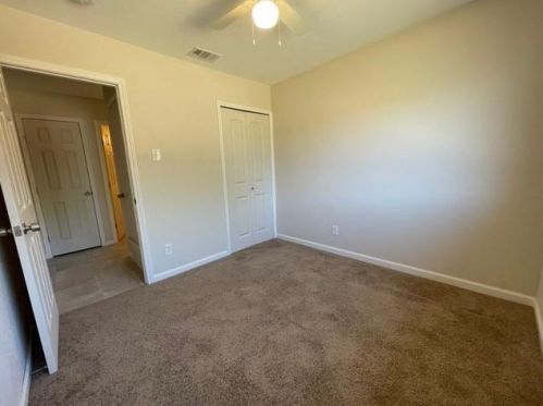 2131 Bowie Dr, Carrollton TX 75006-7604 exterior