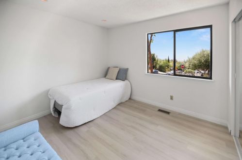 27106 Columbia Way, Hayward, CA 94542-2442