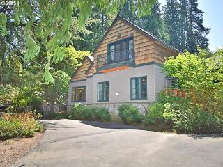 8460 Birchwood Rd, Portland, OR 97225-2708