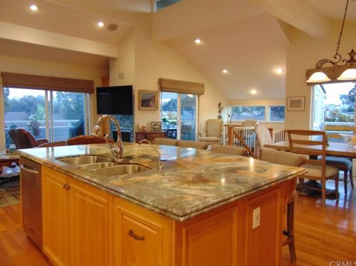 1744 Kennington Rd, Encinitas, CA 92024-1027
