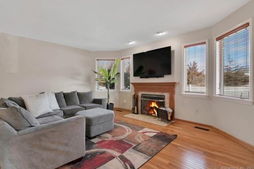 2 Wheatfield Dr, Wallingford CT  06492-5453 exterior