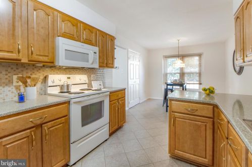 2017 Featherwood St, Silver Spring MD 20904-6643 exterior