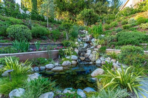 2010 Buckingham Pl, Glendale CA  91206-1401 exterior