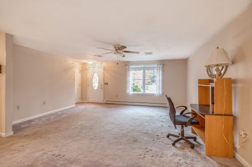 11 Laurel Ave, Plaistow, NH 03865-3130