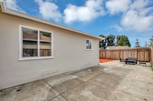 32303 Ithaca St, Hayward, CA 94544-8149