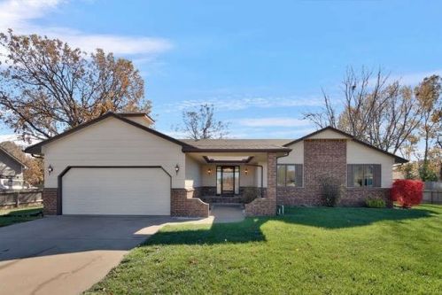 217 Douglas Ave, Andover, KS 67002-9695