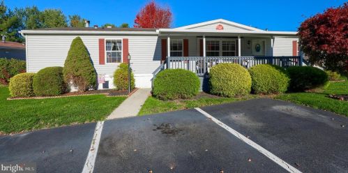 200 Cricklewood Ct, Lancaster PA  17603-2173 exterior