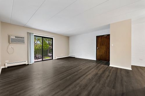 154 Bailey Rd, Naperville, IL 60565-1409