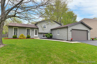 405 Carriage Hill Rd, Naperville, IL 60565-2618