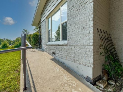 3301 Binyon Ave, Fort Worth, TX 76133-1554