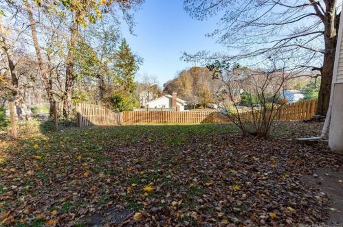 1702 Country Club Rd, Middletown CT  06457-2351 exterior