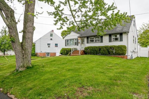 142 Bond St, Iselin, NJ 08830-2445