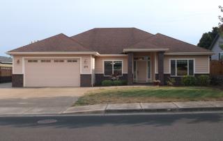 377 Holiday Ave, Dallas, OR 97338-1399