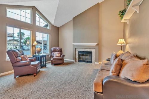 10242 Paseo Palmas Dr, Lakeside, CA 92040-2343