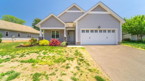 62 Bartlett Holw, Middletown, CT 06457-1887