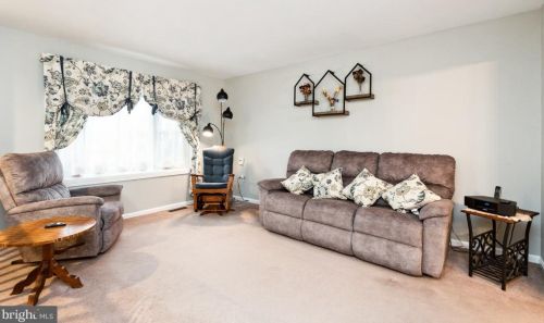 1014 Christmas Ln, Gambrills, MD 21054-1517