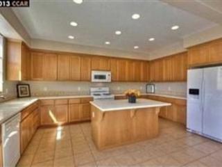1304 Tapestry Ln, Concord CA  94520-3927 exterior