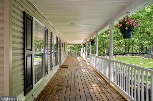 485 Running Bear Ln, Boyce, VA 22620-2656