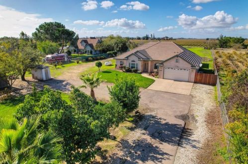16071 Moore Rd, Lodi, CA 95242-9223