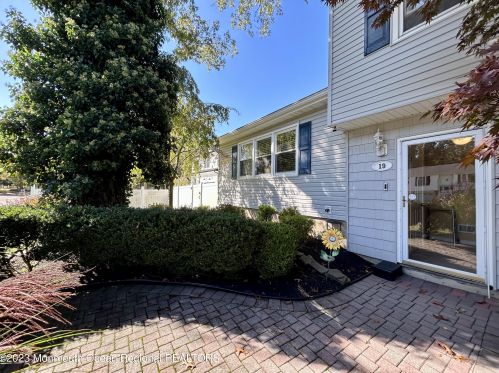 19 Pheasant Dr, Berkeley Township, NJ 08721-1606