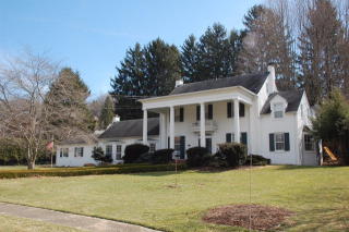 1004 Heatherwood Rd, Brush Fork, WV 24701-4235