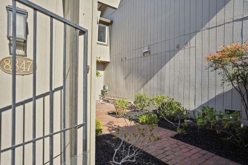 8847 Bluff Ln, Fair Oaks, CA 95628-6488