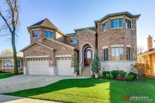 4951 Brummel St, Skokie, IL 60077-2879