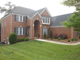 8007 Denholme Dr, Waxhaw, NC 28173-8068