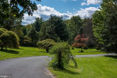 825 Huntington Pl, Lancaster, PA 17601-1291