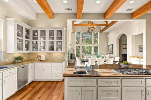 4008 Dry Creek Dr, Austin TX  78731-4825 exterior