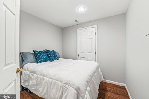 11760 Great Owl Cir, Herndon VA  20194-1169 exterior