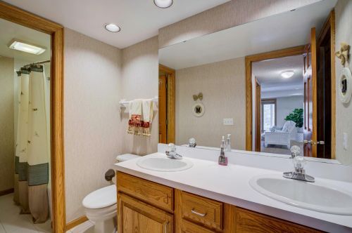 1562 Blackhawk Lake Dr, Saint Paul MN  55122-1257 exterior