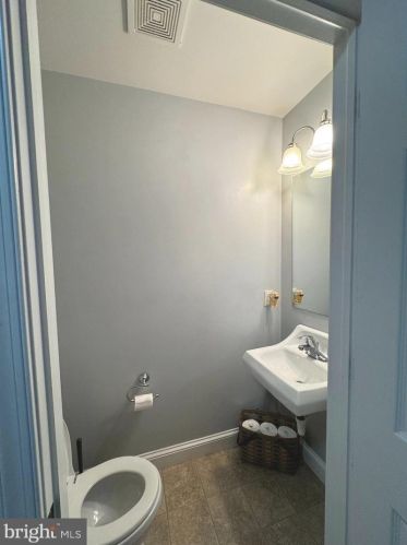 324 Walnut St, Lancaster PA  17602-2438 exterior