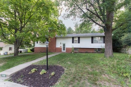 7035 Willow Wood Dr, Peoria, IL 61614-2513